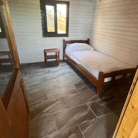 Kongjoni'S Rooms Himare Esterno foto
