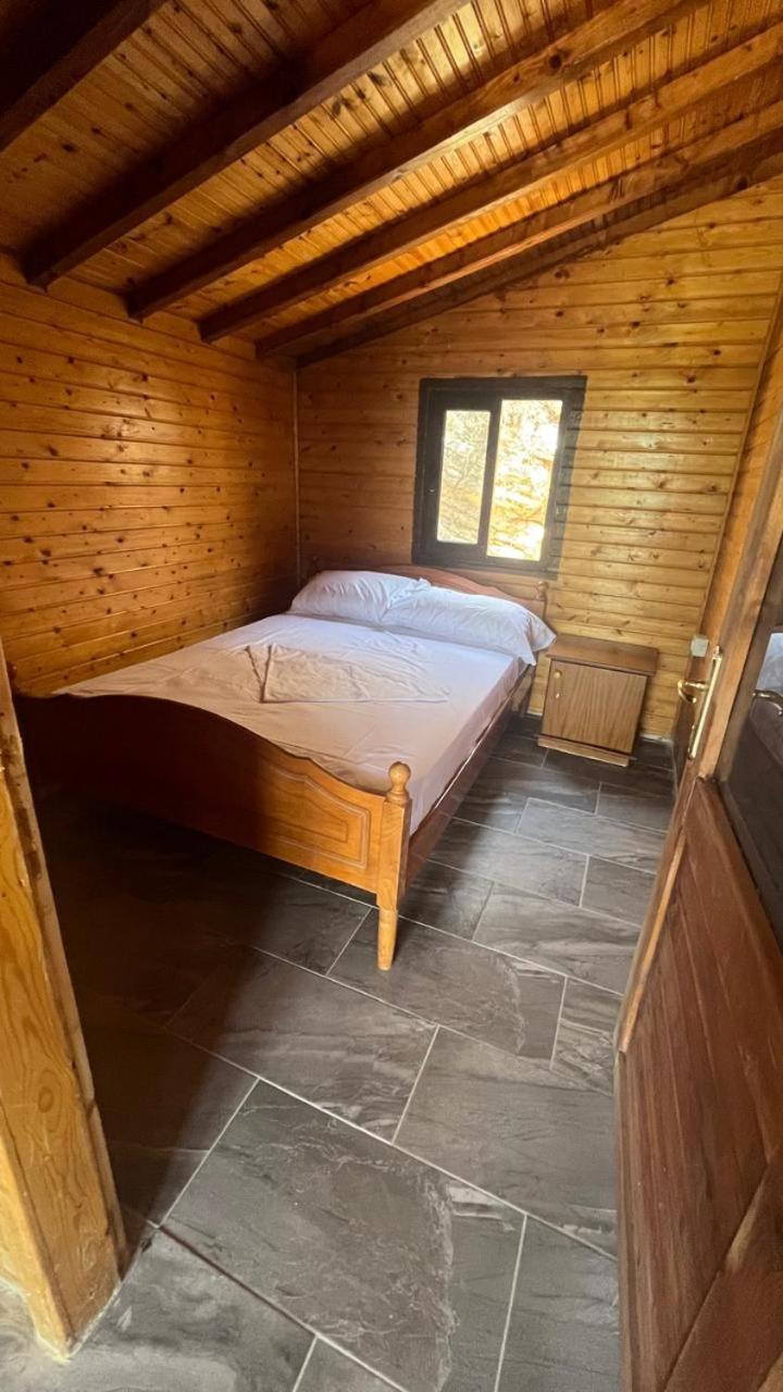 Kongjoni'S Rooms Himare Esterno foto