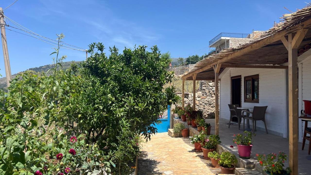 Kongjoni'S Rooms Himare Esterno foto